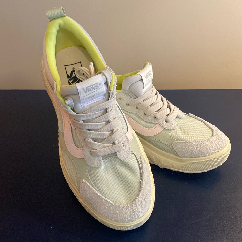 VANS Ultrarange Neo VR3 Light Yellow Gray Casual Hiking Shoes Womens 9 NEW